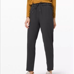 Lululemon Stretch High-Rise Pant 7/8 Length graphic gray jogger